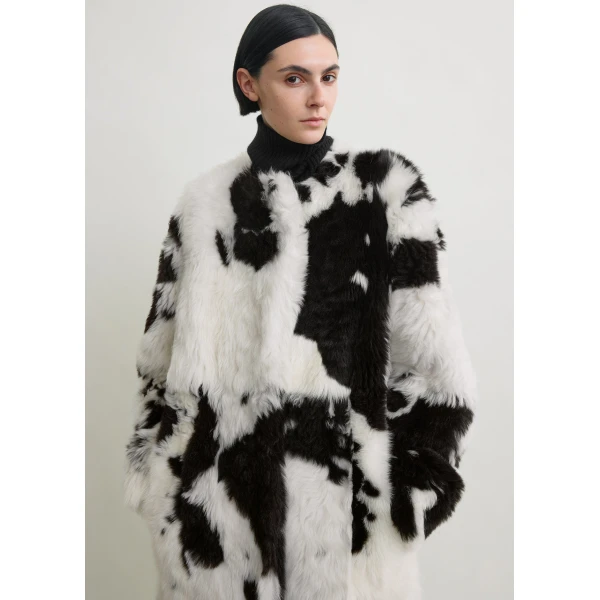 Totême Monochrome shearling coat in Black / White - Coats - Scandinavian Minimalist Luxury at Coveti