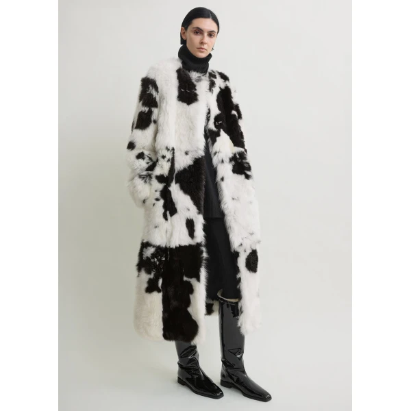 Totême Monochrome shearling coat in Black / White - Coats - Scandinavian Minimalist Luxury at Coveti