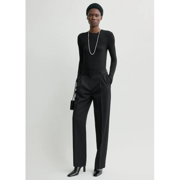 Totême Pleat trousers in Black - Pants - Scandinavian Minimalist Luxury at Coveti