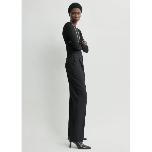 Totême Pleat trousers in Black - Pants - Scandinavian Minimalist Luxury at Coveti