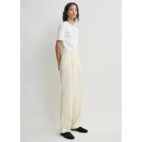 Totême Pleat trousers in Off-white - Pants - Scandinavian Minimalist Luxury at Coveti