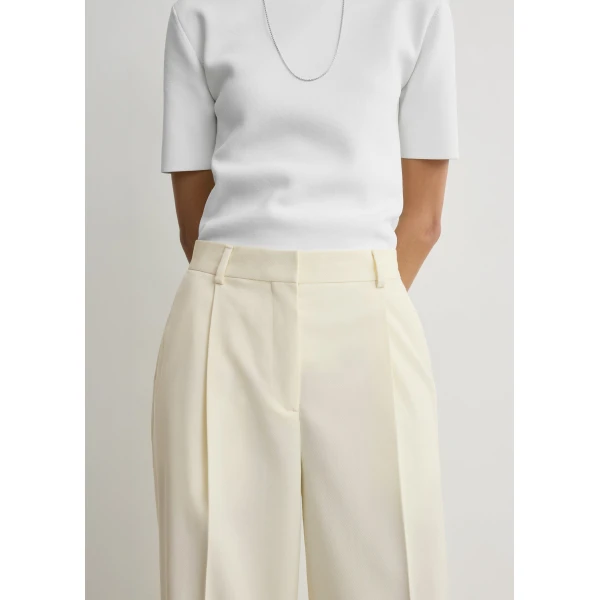 Totême Pleat trousers in Off-white - Pants - Scandinavian Minimalist Luxury at Coveti