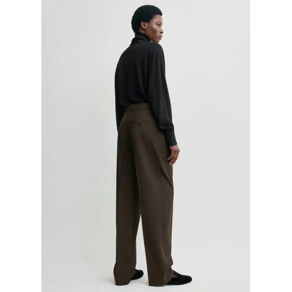 Totême Pleat trousers in Pepper - Pants - Scandinavian Minimalist Luxury at Coveti