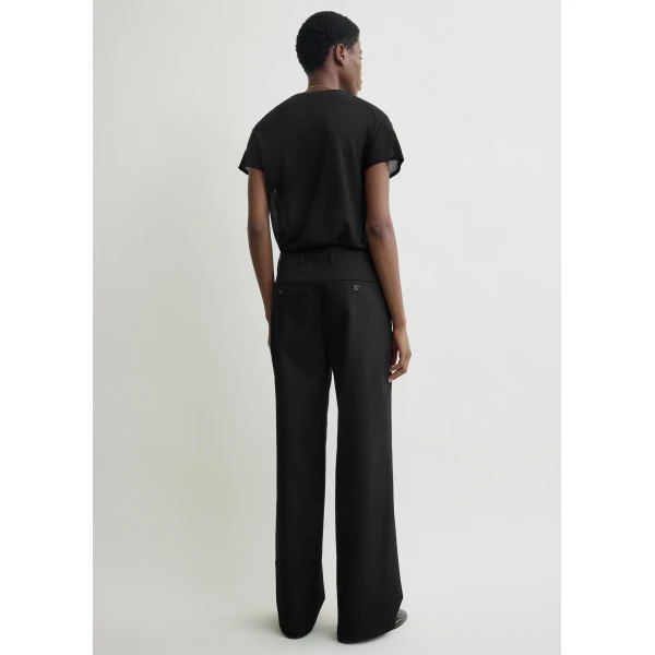 Totême Relaxed chino trousers in Black - Pants - Scandinavian Minimalist Luxury at Coveti