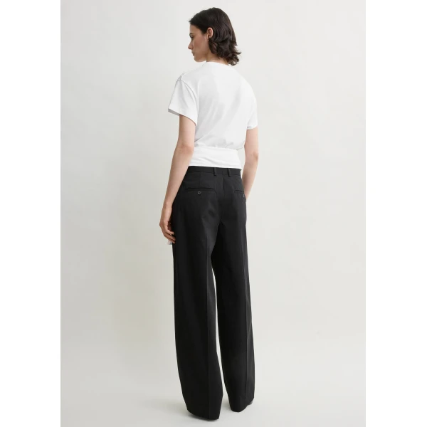 Totême Single pleat cotton trousers in Black - Pants - Scandinavian Minimalist Luxury at Coveti