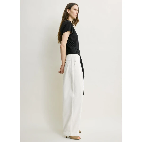 Totême Single pleat cotton trousers in White - Pants - Scandinavian Minimalist Luxury at Coveti