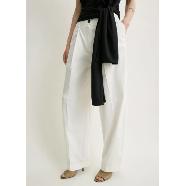 Totême Single pleat cotton trousers in White - Pants - Scandinavian Minimalist Luxury at Coveti