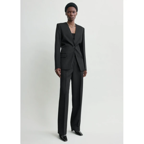 Totême Slouch blazer in Black - Jackets - Scandinavian Minimalist Luxury at Coveti