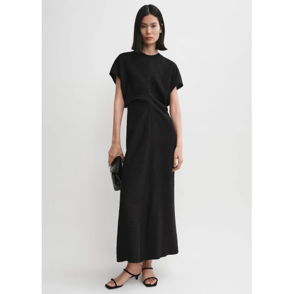 Totême Slouch waist crinkled dress in Black - Dresses - Scandinavian Minimalist Luxury at Coveti