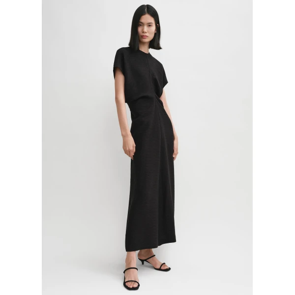 Totême Slouch waist crinkled dress in Black - Dresses - Scandinavian Minimalist Luxury at Coveti