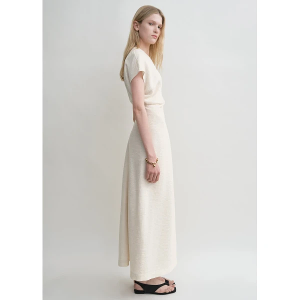 Totême Slouch waist crinkled dress in Cream - Dresses - Scandinavian Minimalist Luxury at Coveti