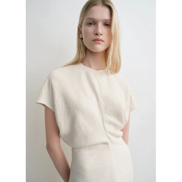 Totême Slouch waist crinkled dress in Cream - Dresses - Scandinavian Minimalist Luxury at Coveti
