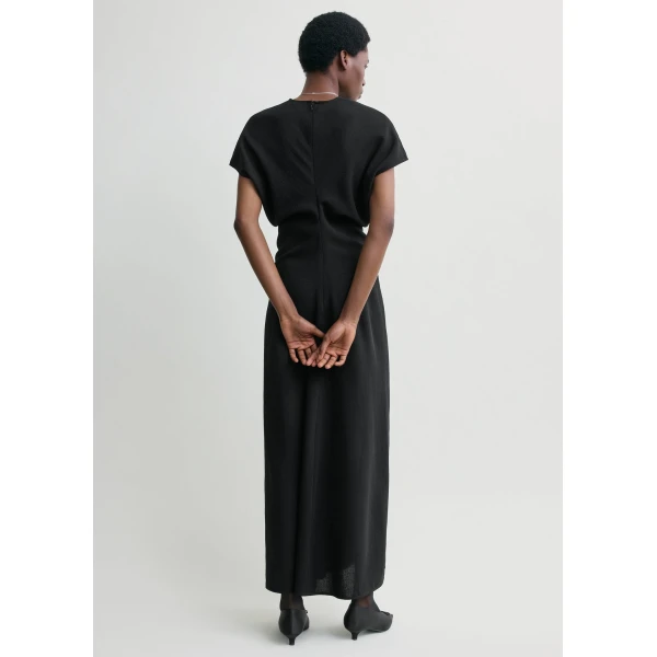 Totême Slouch waist wool dress in Black - Dresses - Scandinavian Minimalist Luxury at Coveti