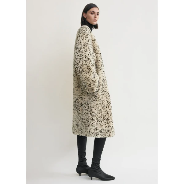 Totême Stracciatella shearling coat black/white in Black-white - Coats - Scandinavian Minimalist Luxury at Coveti
