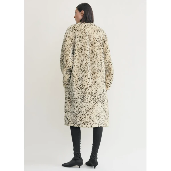 Totême Stracciatella shearling coat black/white in Black-white - Coats - Scandinavian Minimalist Luxury at Coveti