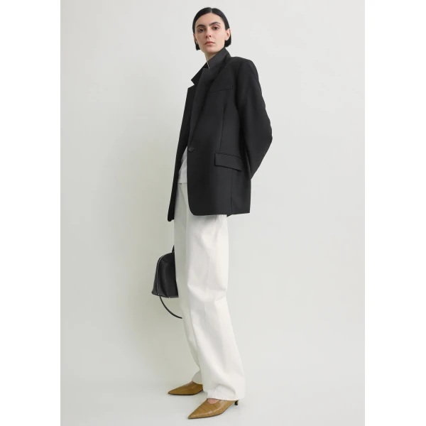 Totême Tailored blazer in Black - Jackets - Scandinavian Minimalist Luxury at Coveti