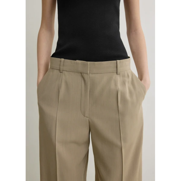 Totême Wide fluid shorts in Taupe - Shorts - Scandinavian Minimalist Luxury at Coveti