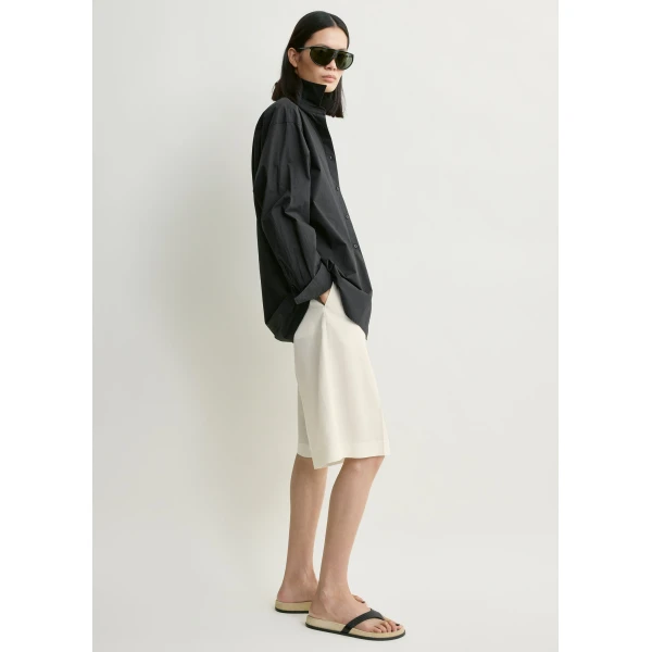 Totême Wide tailored shorts in Ecru - Shorts - Scandinavian Minimalist Luxury at Coveti