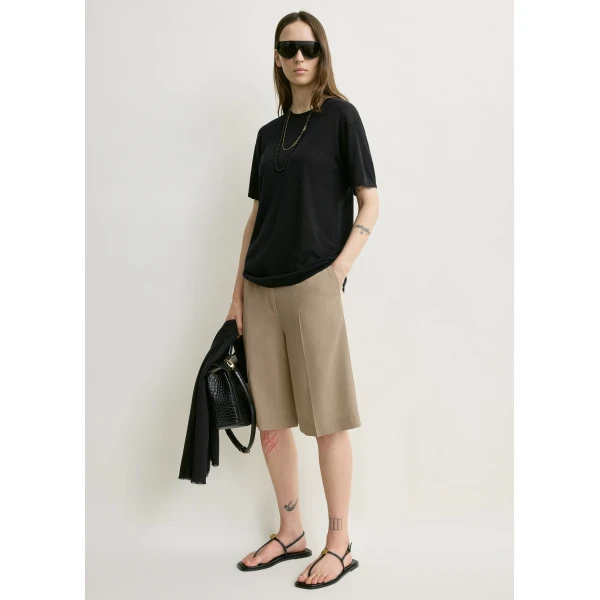 Totême Wide tailored shorts in Overcast beige - Shorts - Scandinavian Minimalist Luxury at Coveti