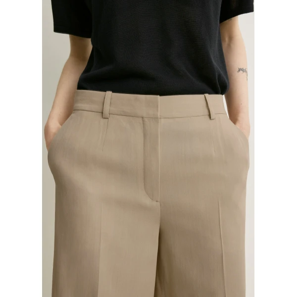 Totême Wide tailored shorts in Overcast beige - Shorts - Scandinavian Minimalist Luxury at Coveti