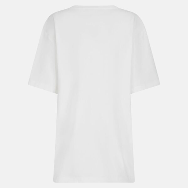 White t-shirt