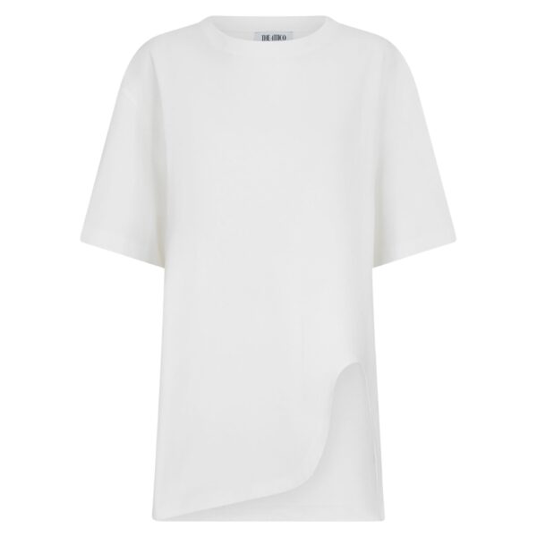 White t-shirt