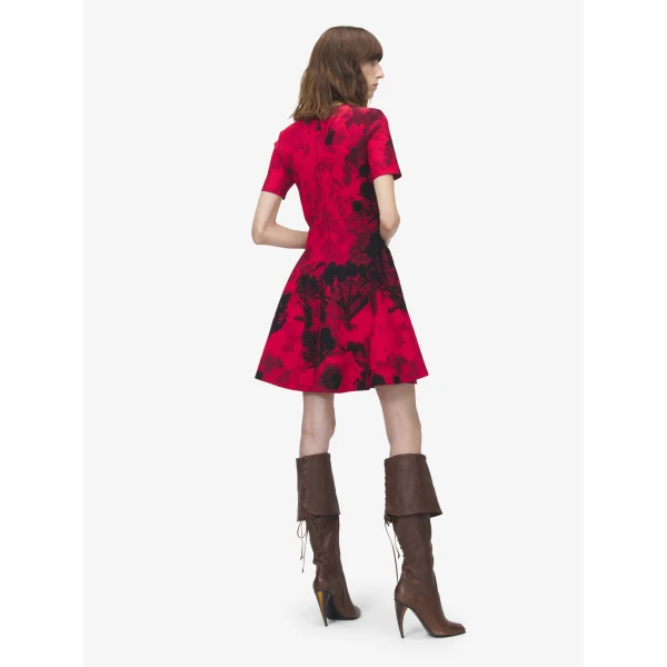 Alexander McQueen Floral Jacquard Mini Dress in Red/Black - Dresses - British Luxury Tailoring at Coveti