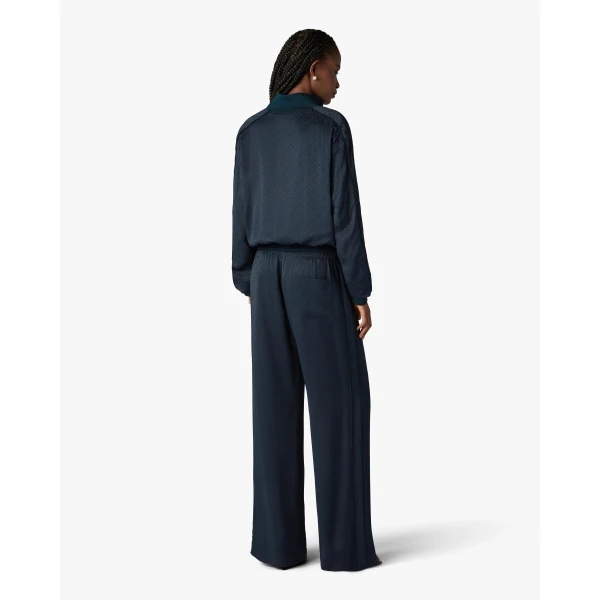 blue pants