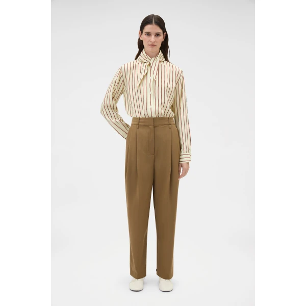 Tapered Pleat Pant