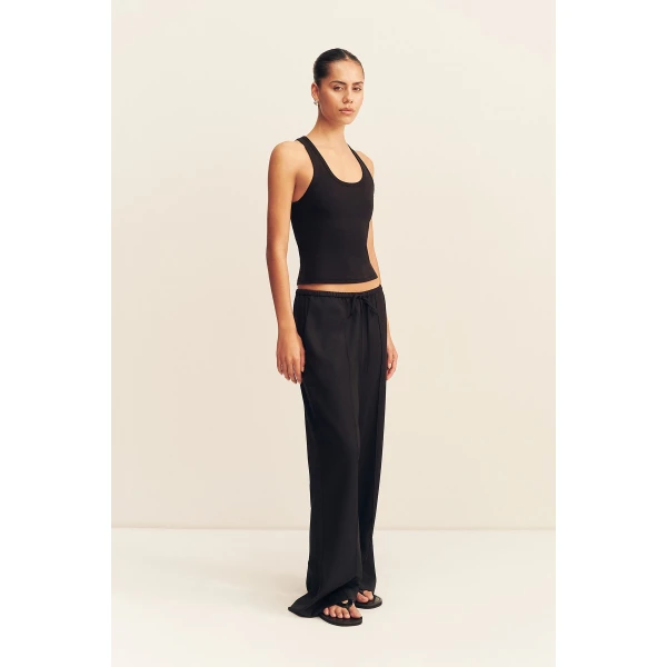81% Polyester 17% Viscose 2% Elastane