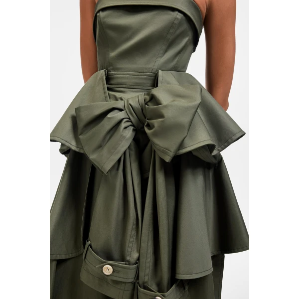 avant-garde fashion