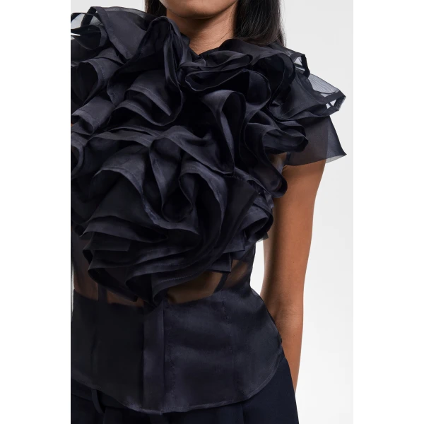 avant-garde fashion