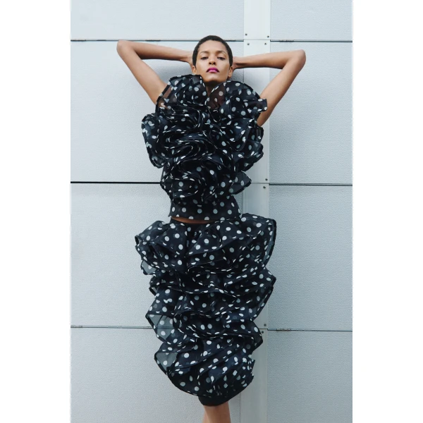 avant-garde fashion