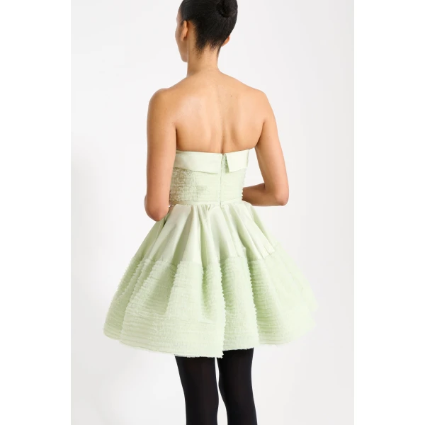 avant-garde fashion