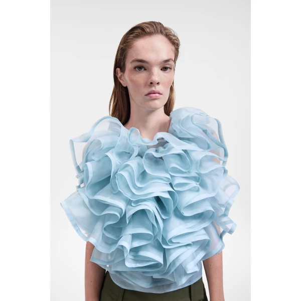avant-garde fashion