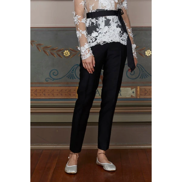 Macgraw Non chalant Trouser in black, view 2