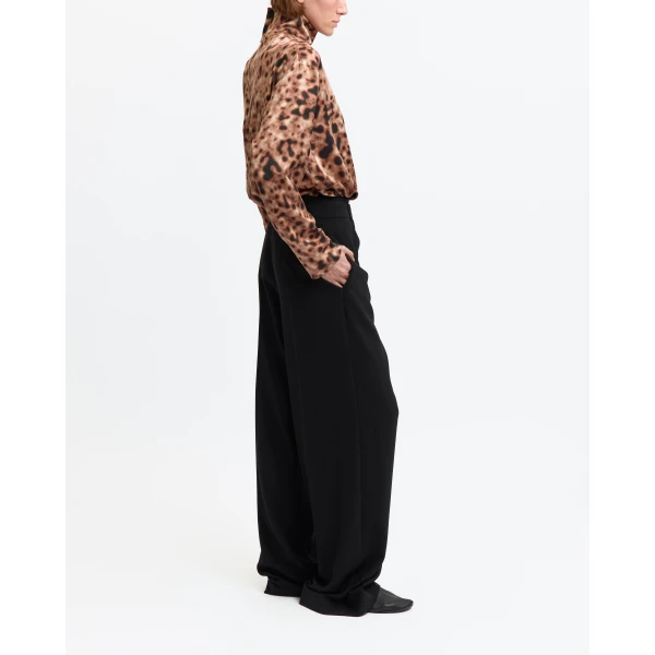 16 Arlington Black trousers