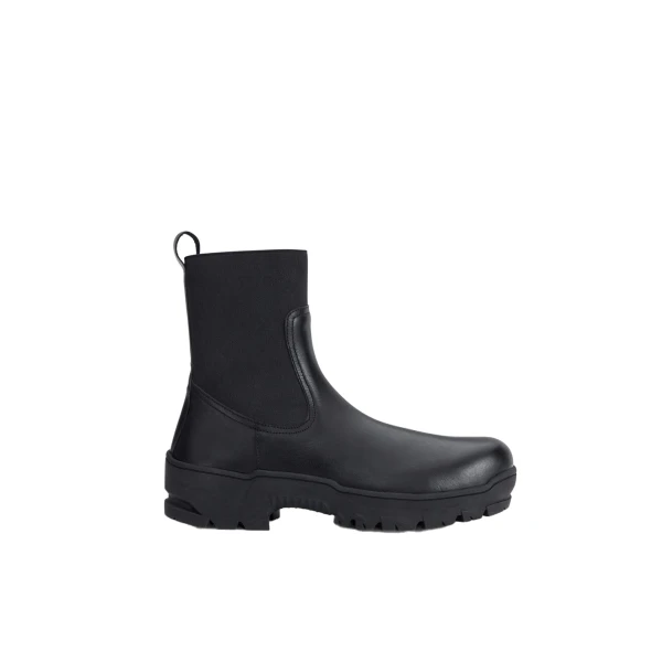 Feltre in Black Boots