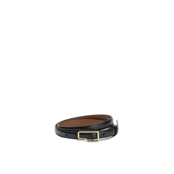 Ponna in Black Leather Belt