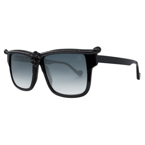 Lion 2.0 Sunglasses in Black - Image 2