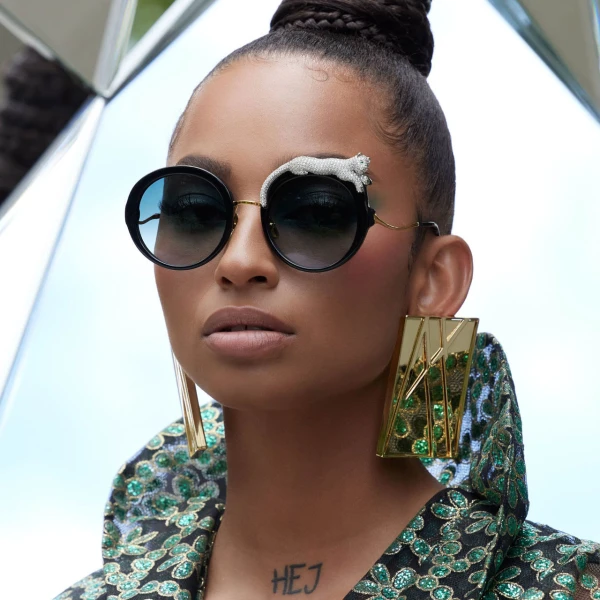 Rose et la Roue Sun Sunglasses in Pearl - Image 3