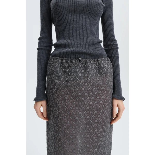grey skirt