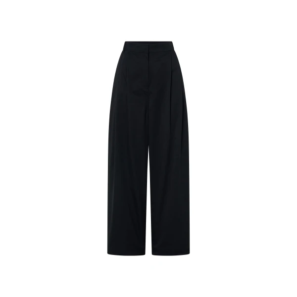 Lola Relaxed Pant in Black