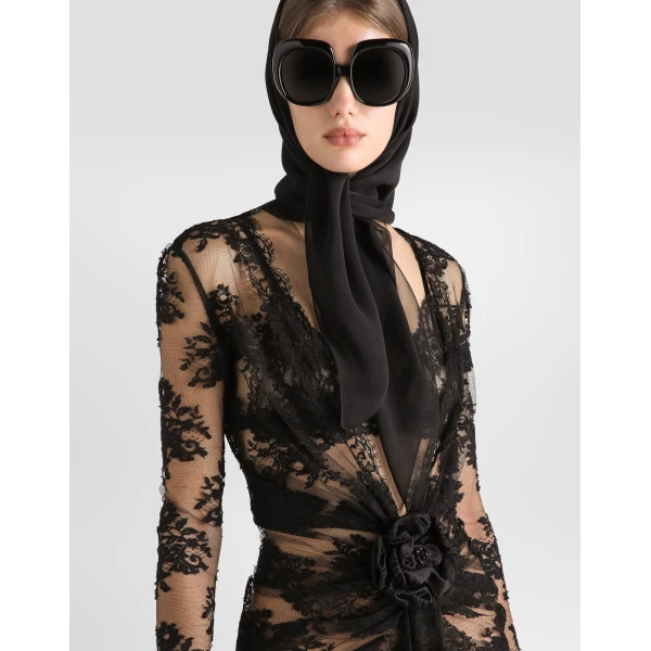 Lace dress with bow - Image 4