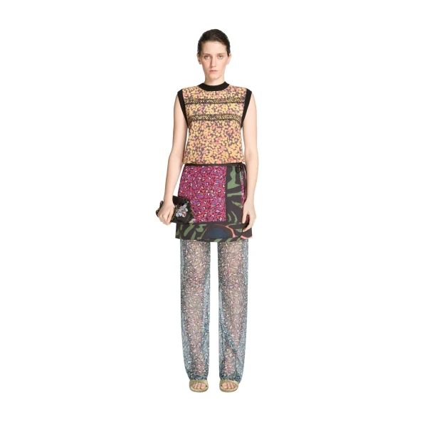 Embroidered clutch bag in Black - Image 4