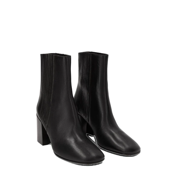 Heeled leather Chelsea boots in Black - Image 3