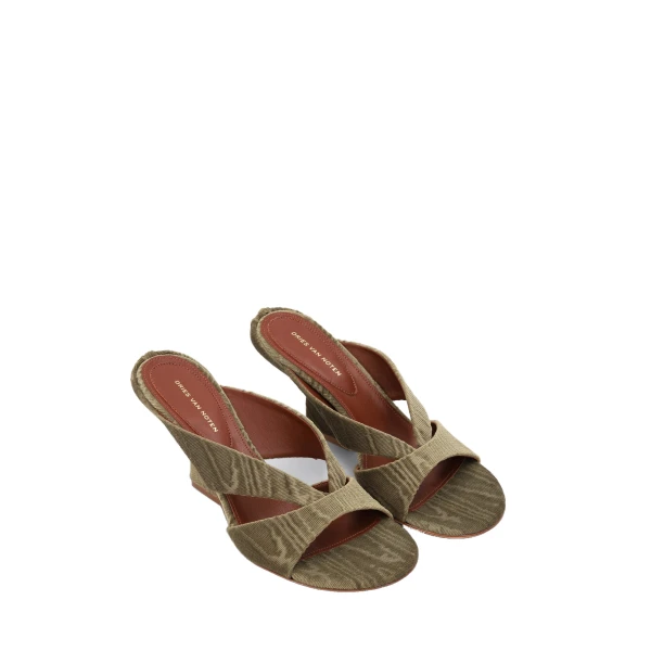 Heeled velvet mules in Green - Image 3