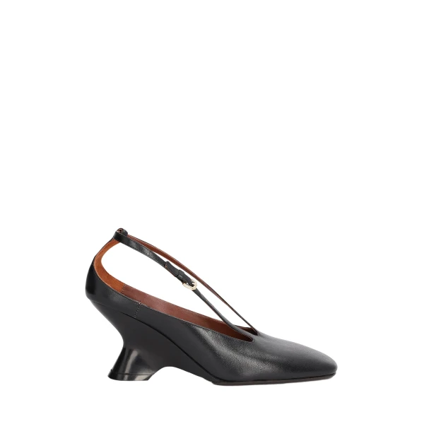 Leather wedge pumps in Black
