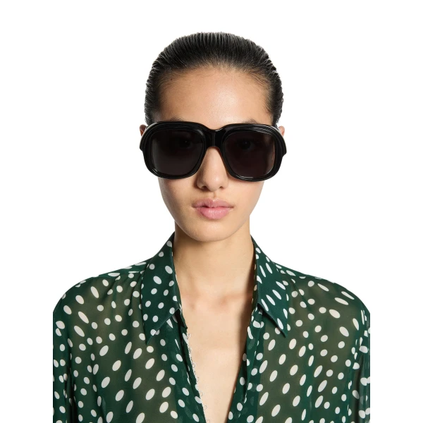 Oversized square sunglasses in Black - Image 2