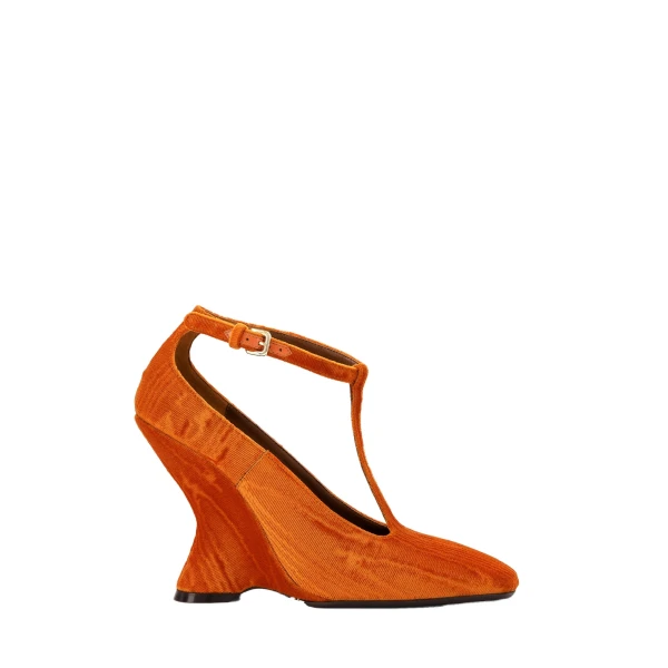 Velvet wedge pumps in Brique